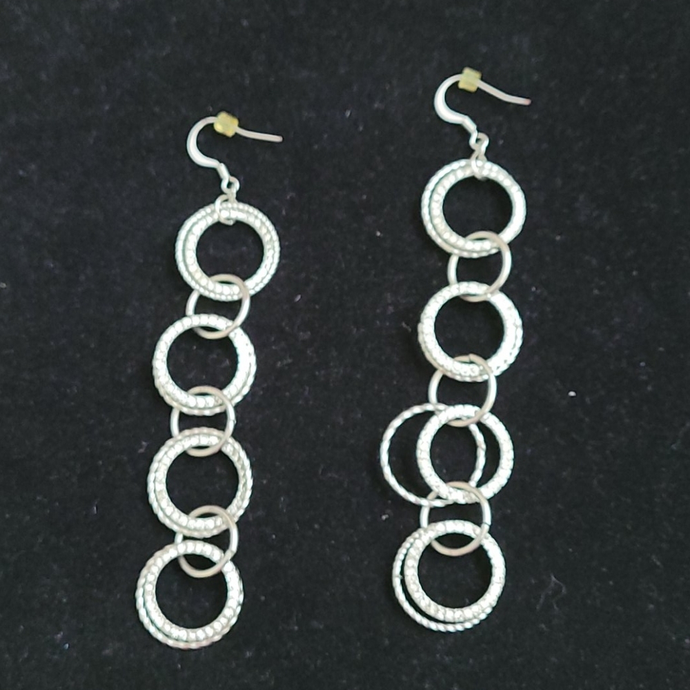 Long rhinestone earing in silver tone setting